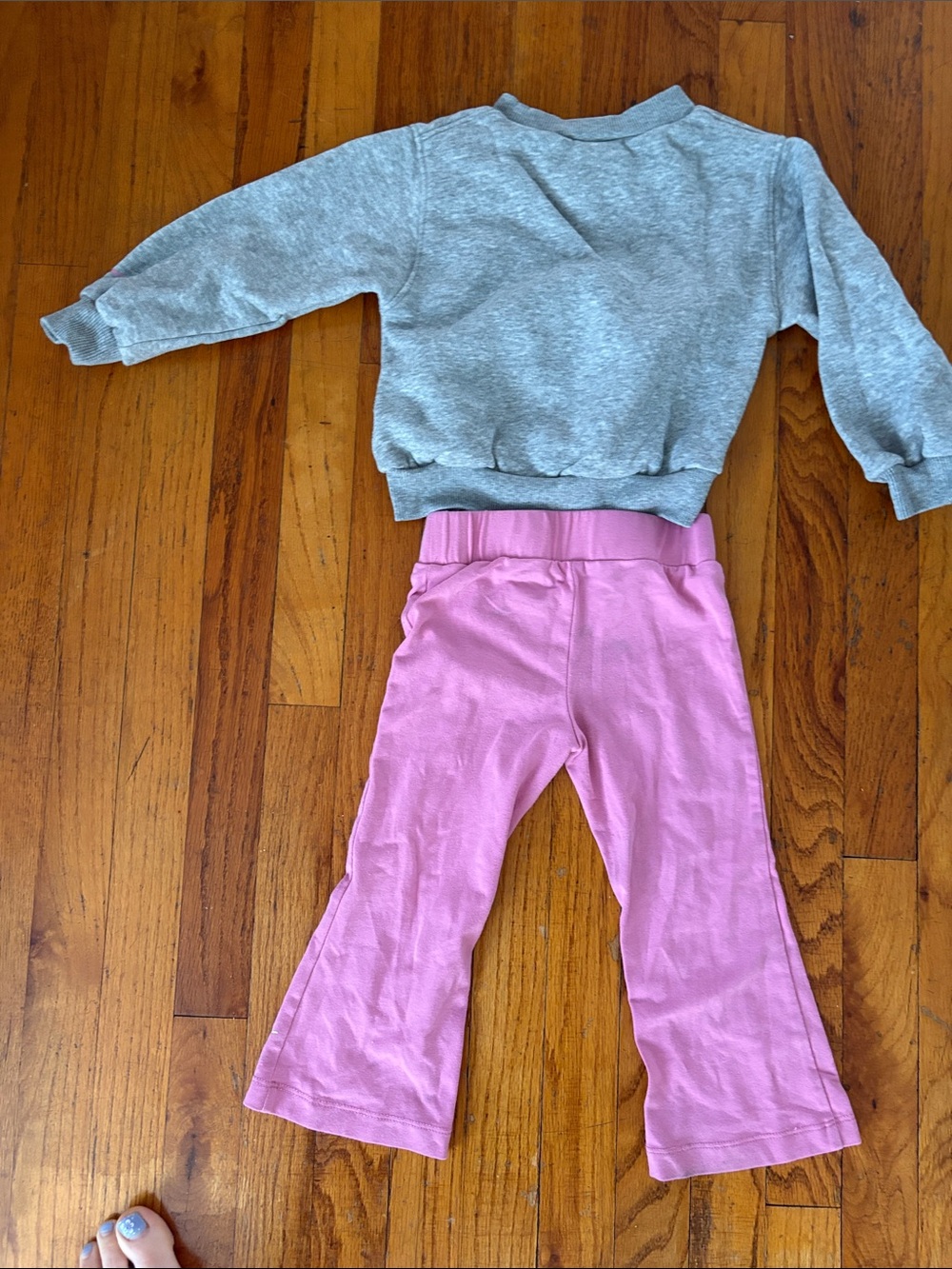 Nike Girls Gray Sweatshirt with Pink Leggings Set - Picture 3 of 3